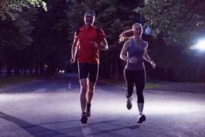 2 runners running demonstrating heel-striking landing pattern.